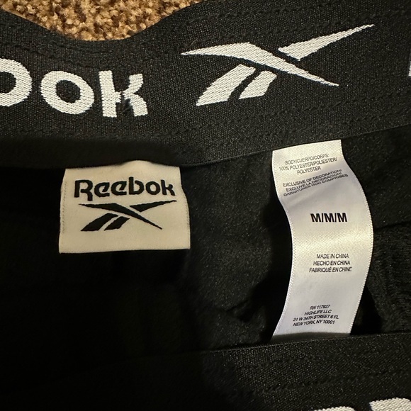 Reebok Men's Black Sweatpants with Logo - Picture 2 of 3